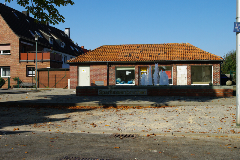 Datei:Sparkassenbrunnen01.jpg