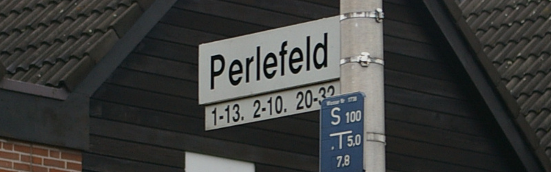 Datei:Strassenschild Perlefeld.jpg