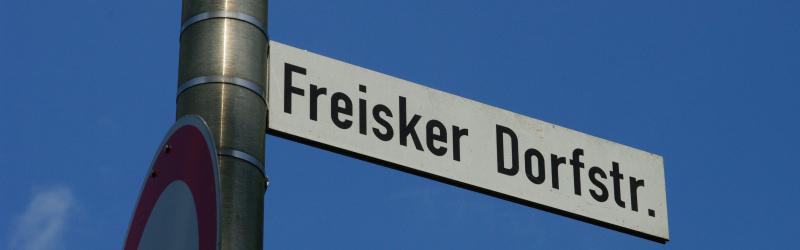 Datei:Strassenschild Freisker Dorfstrasse.jpg