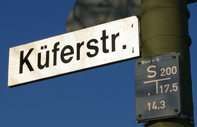 Datei:Strassenschild Kueferstrasse.jpg