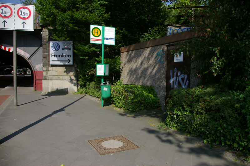 Datei:HS Viktoriastrasse Westausgang Bhf1.jpg