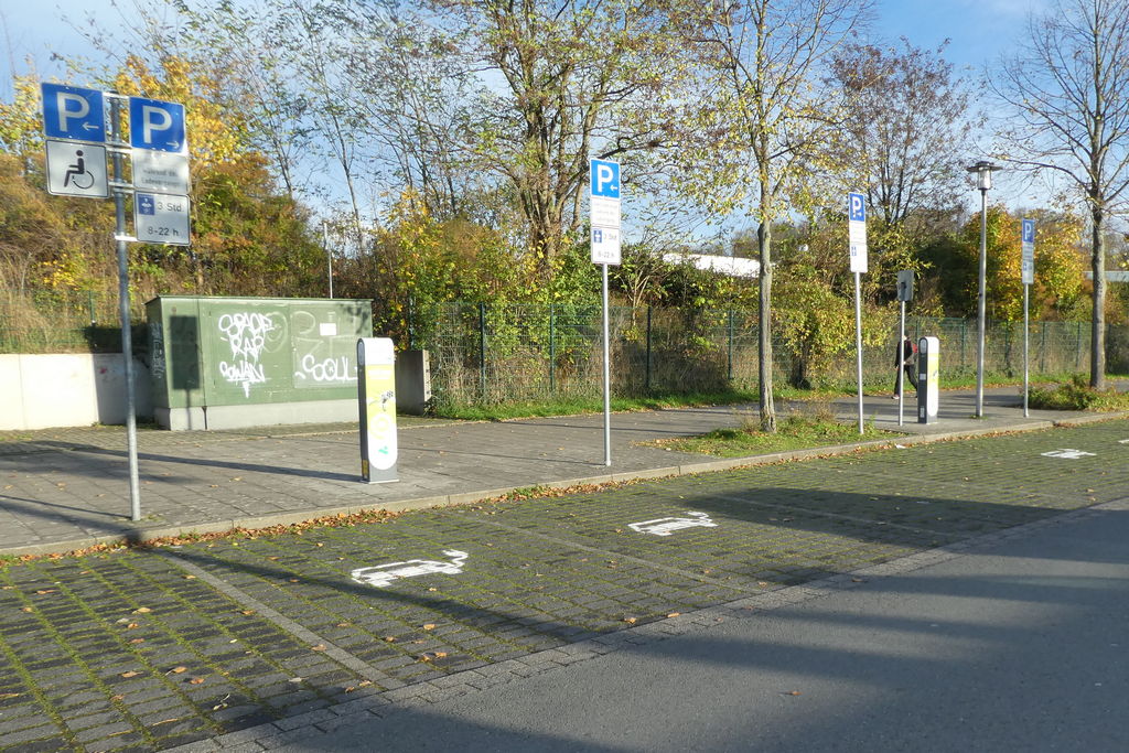 E-Ladesaeule Juergen Graef Allee.jpg