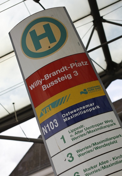 Datei:HSS Hbf Willy Brandt Platz.jpg