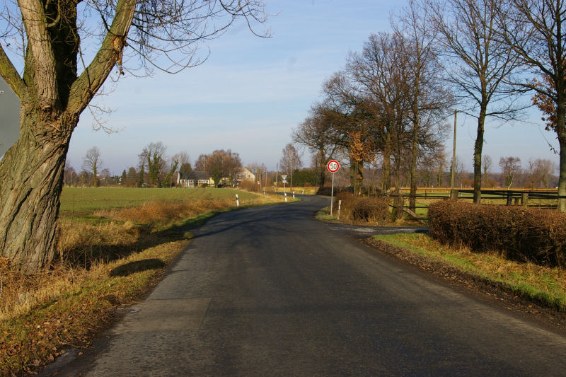 Datei:Weetfelder Strasse01.jpg