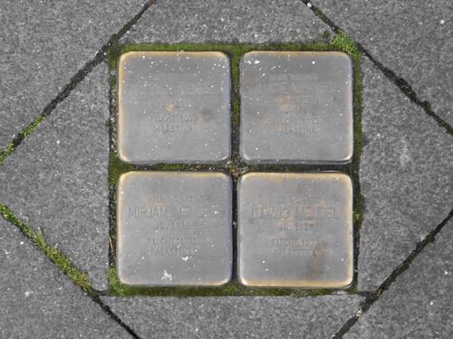 Stolpersteine Sedanstraße 28 - Familie Mendel.jpg
