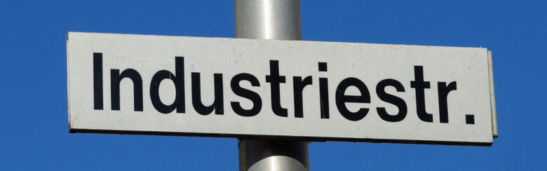 Straßenschild Industriestraße