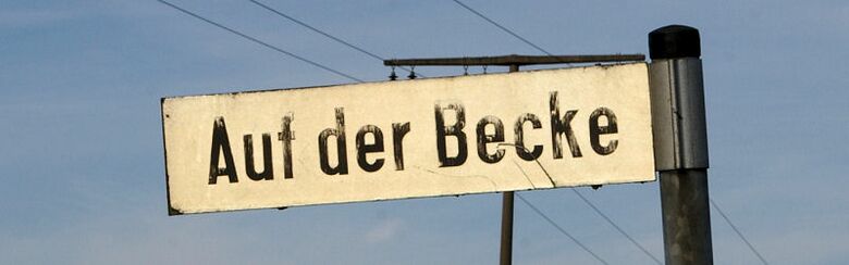 Straßenschild Auf der Becke