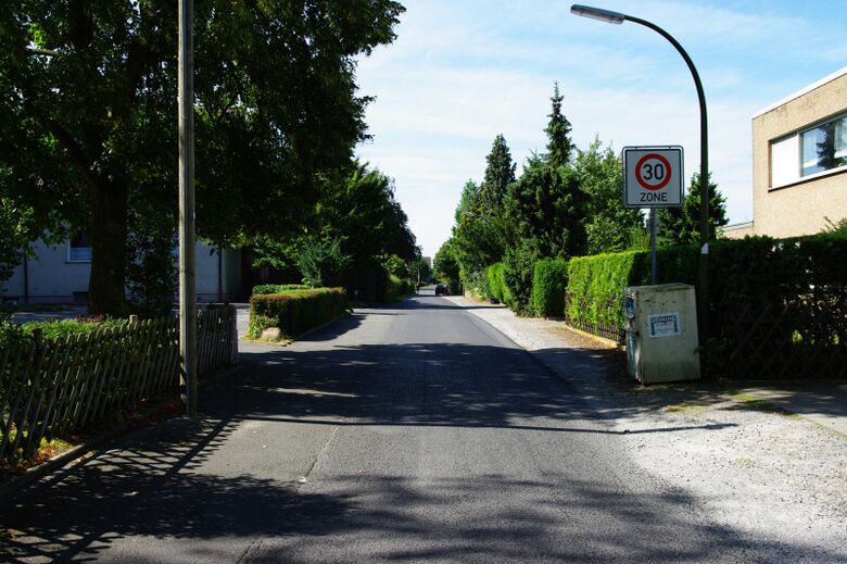Friedhofsweg von der Weetfelder Straße aus