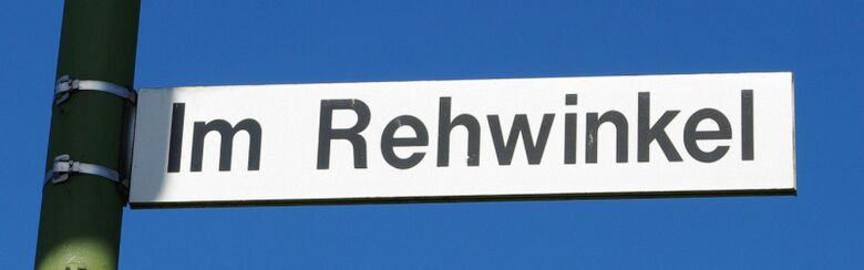 Straßenschild Im Rehwinkel