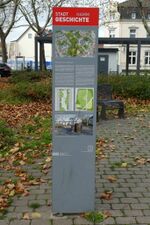 Stele Viktoriaplatz01.jpg