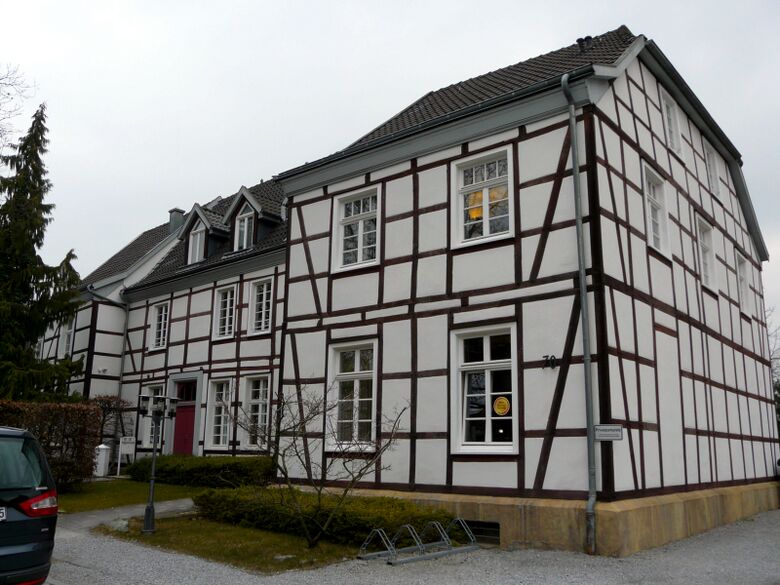 Wohn-/Geschäftshaus (Baudenkmal) Brüderstraße 70 (April 2013)