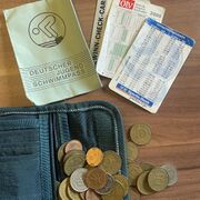 Bei Renovierung der Cineplex gefundene Jugend-Geldbörse aus Jahr 2000 mit Inhalt