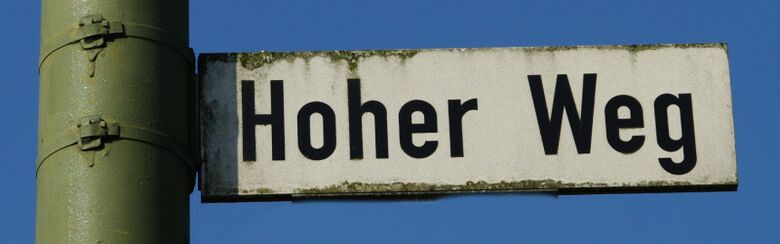 Straßenschild Hoher Weg