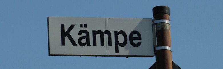 Straßenschild Kämpe