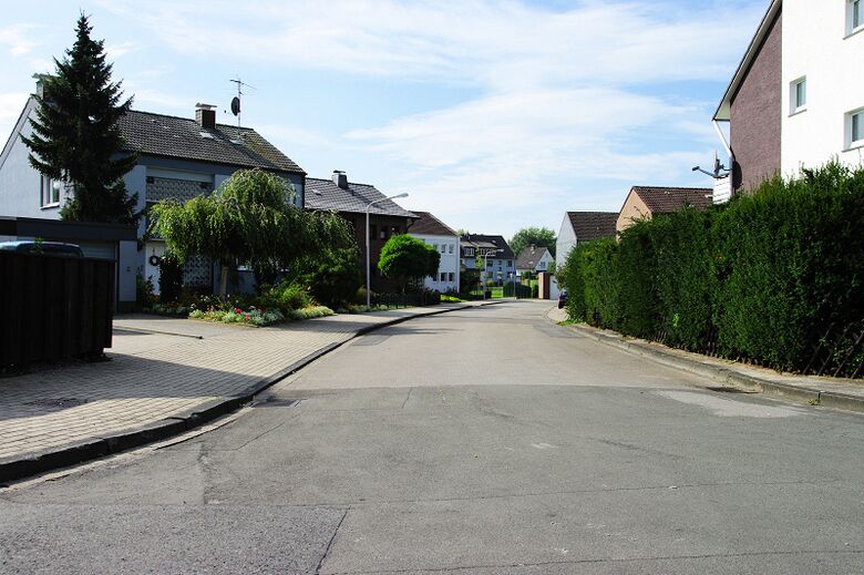 Sauerbruchstraße von der Albert-Schweitzer-Straße aus