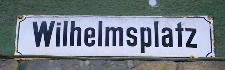 Straßenschild Wilhelmsplatz