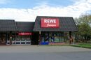 REWE Jungen (eh. Jahns) – Eingang, Ansicht vom Parkplatz