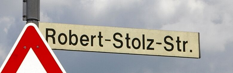 Straßenschild Robert-Stolz-Straße
