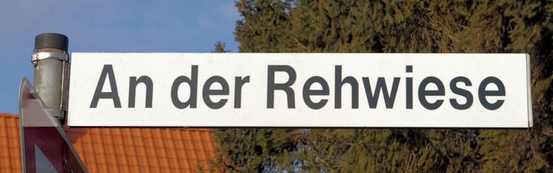 Straßenschild An der Rehwiese