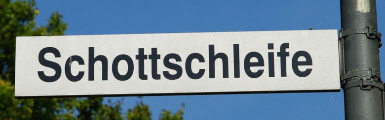 Straßenschild Schottschleife