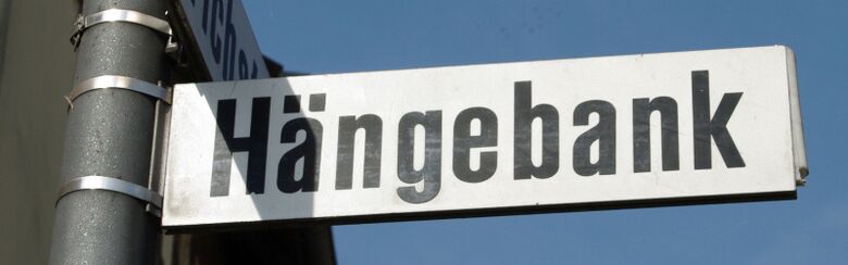 Straßenschild Hängebank