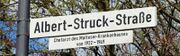 Strassenschild Albert Struck Strasse.jpg