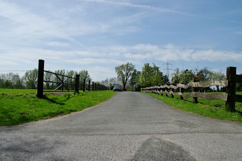 Straße-BH06 von der Oberholsener Straße aus