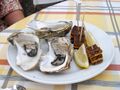 Frische Auster mit Chesterbrot