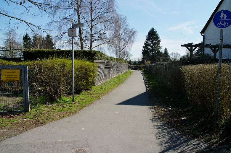 Weg-HM-c16 von der Akazienallee aus