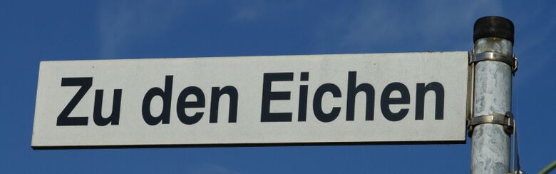 Straßenschild Zu den Eichen