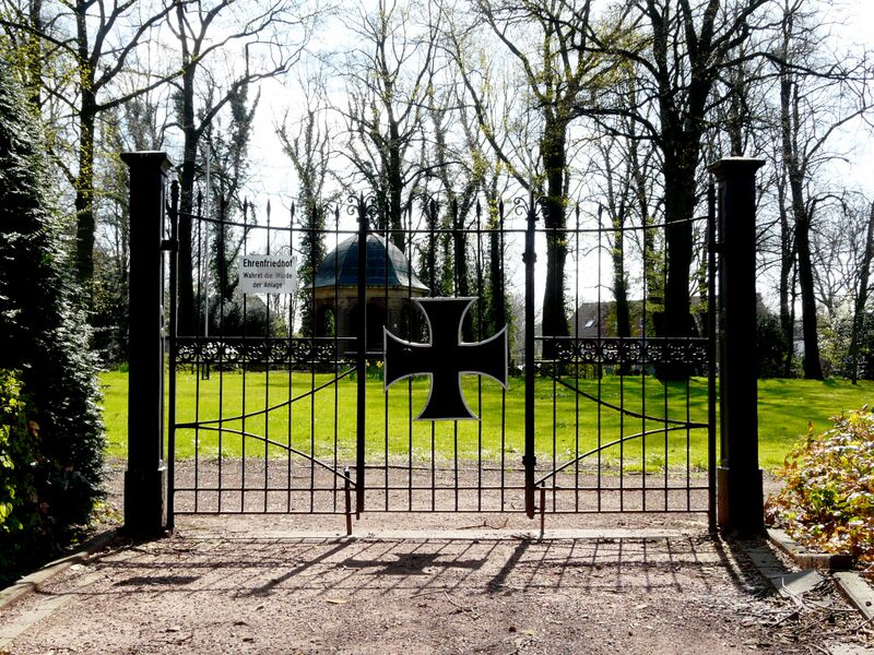 Datei:Ehrenfriedhof 01.jpg