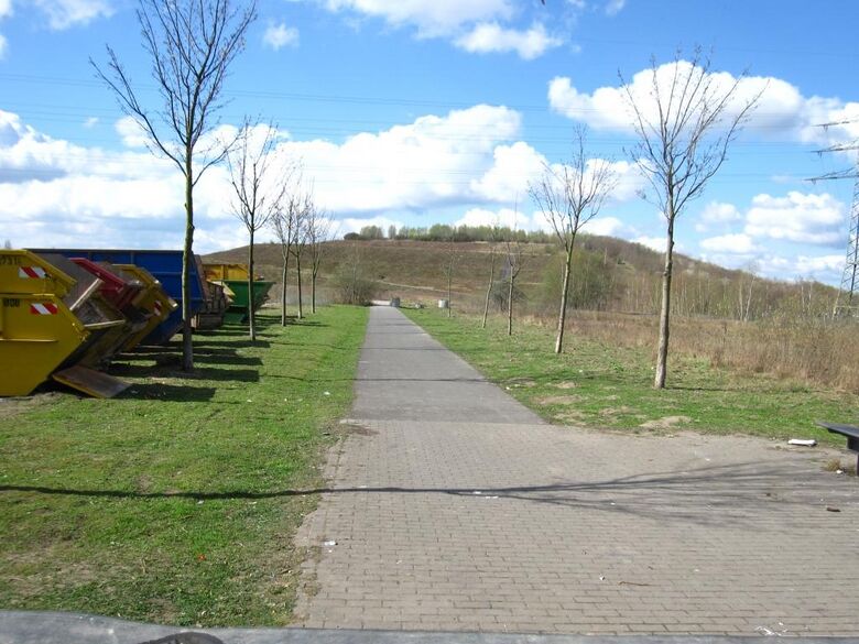 Halde Radbod, Ansicht von Nordosten am Ende der Straße An den Fördertürmen Ecke Schwarzes Gold