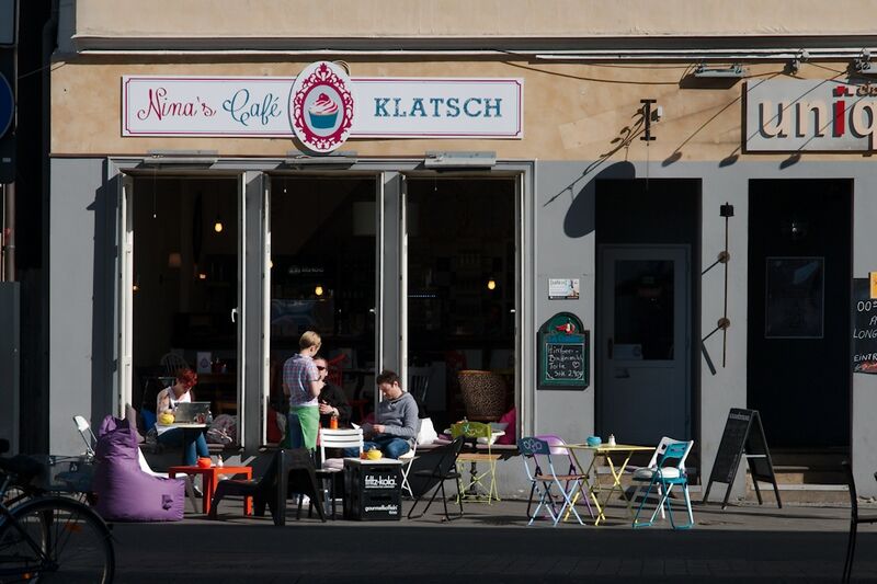 Datei:Ninas Cafe Klatsch01.jpg