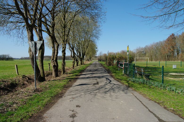 Straße-RH156 von In Süddinker aus