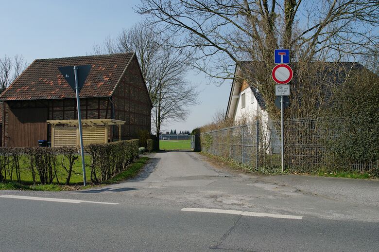 Straße-RH17 vom Hellweg aus