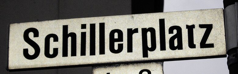 Straßenschild Schillerplatz