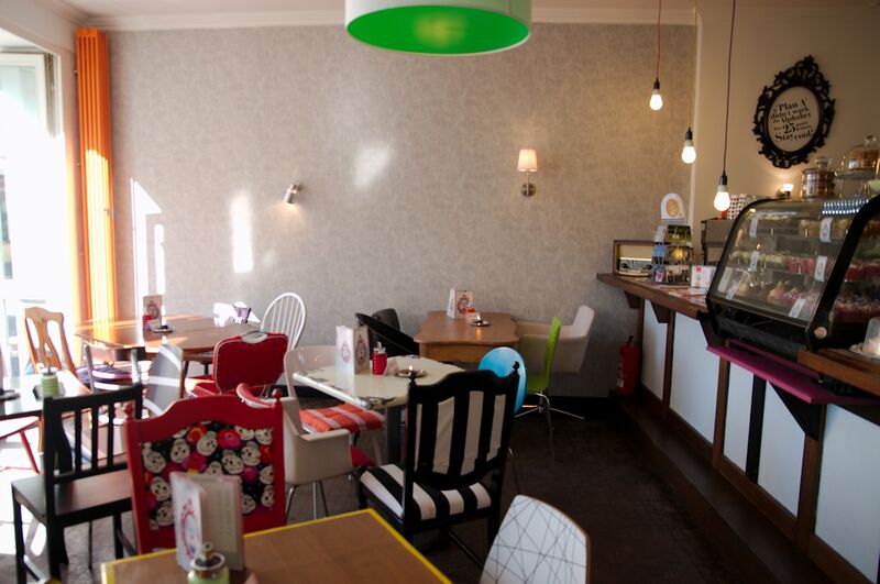 Datei:Ninas Cafe Klatsch03.jpg