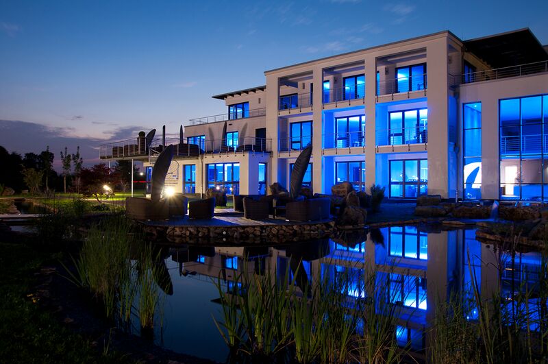 Datei:WESTPRESS Gebaeude Abend.jpg