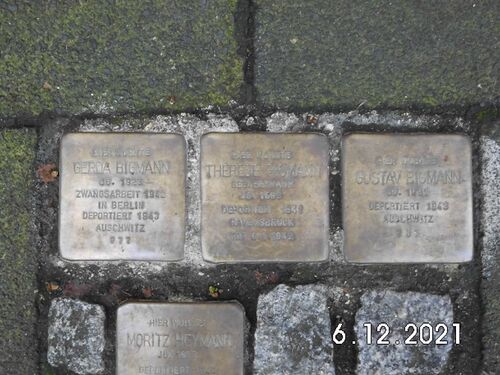Stolpersteine Lilienstraße 8 Familie Bigmann.jpg