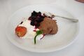 Feinste Mousse au Chocolat auf eingelegten Beerenfrüchten an einer Bourbon Vanillecreme