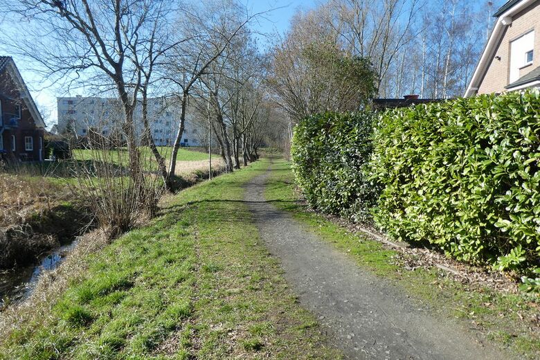 Weg-UE-c40 von der Straße-UE136 Richtung Ostwennemarstraße