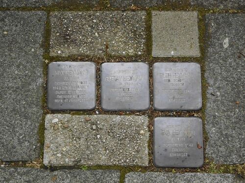 Stolpersteine Schützenstraße 13 Familie Heymann.jpg