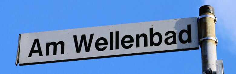 Straßenschild Am Wellenbad