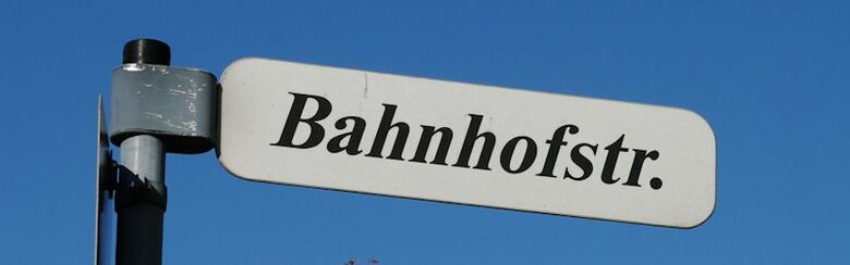 Straßenschild Bahnhofstraße
