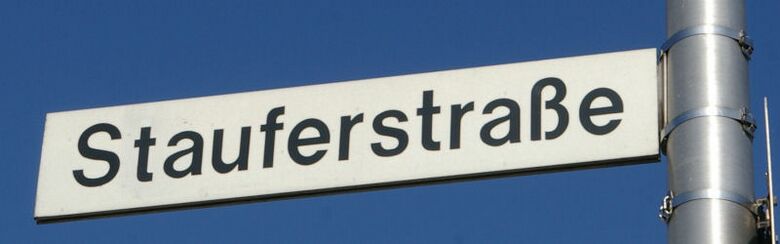 Straßenschild Stauferstraße