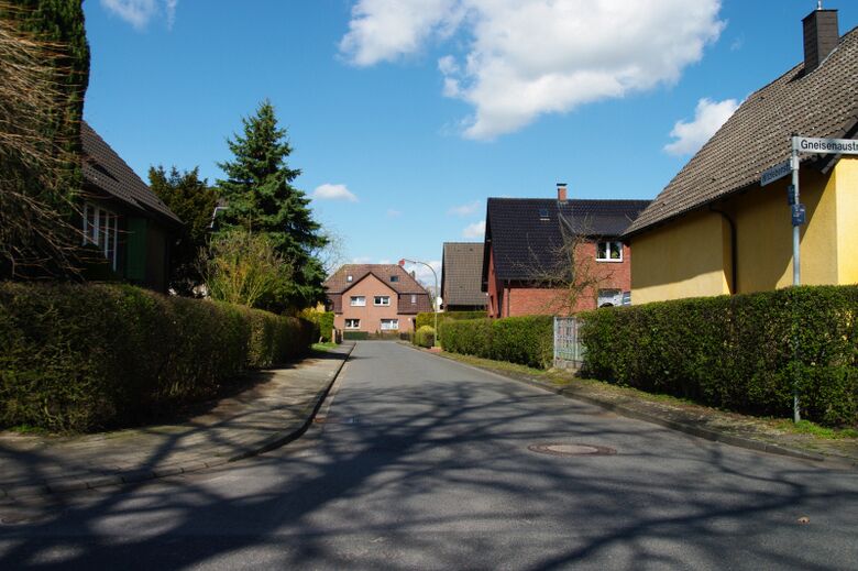 Witzlebenstraße von der Gneisenaustraße aus
