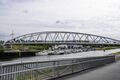 Kanalbrücke mit Yachthafen