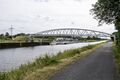Kanalbrücke mit Yachthafen