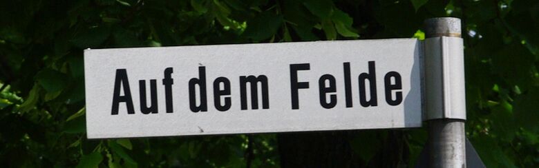 Straßenschild Auf dem Felde