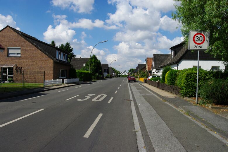 Bäumerstraße von der Friedrich-Ebert-Straße aus